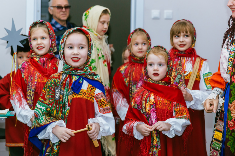 6 января 2025 года в Муниципальном казённом учреждении «Культурно-досуговый центр» вовсю колядовали участники детской вокальной студии «Забава».