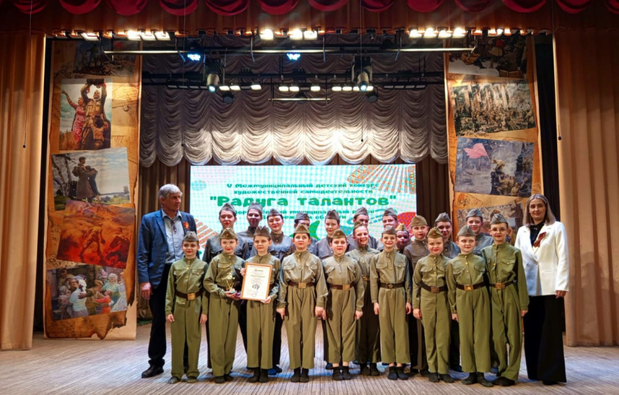 Образцовый хореографический ансамбль «Калейдоскоп» (рук. Мария Смышникова) стал лауреатом II степени в V межмуниципальном конкурсе художественной самодеятельности «Радуга талантов»