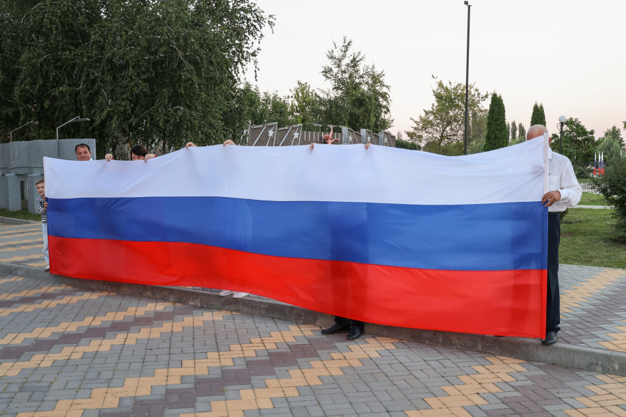 Три цвета — и целая страна в одном дне!