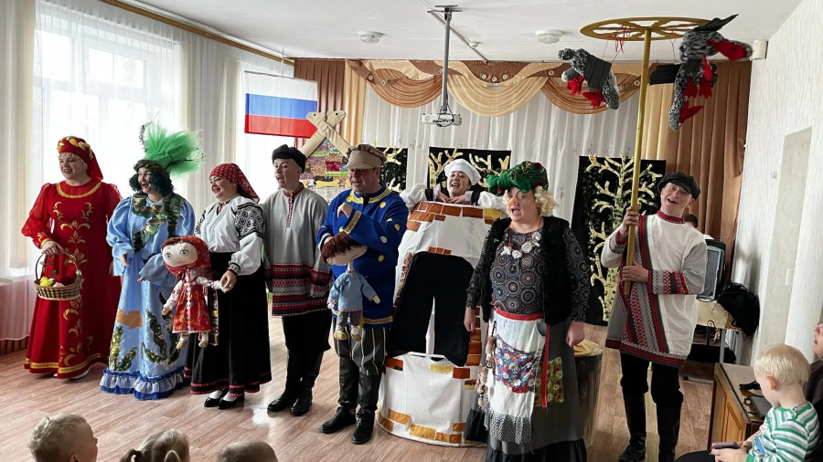 Проект «Подари улыбку детям» продолжает путешествовать по селам Таловского района.