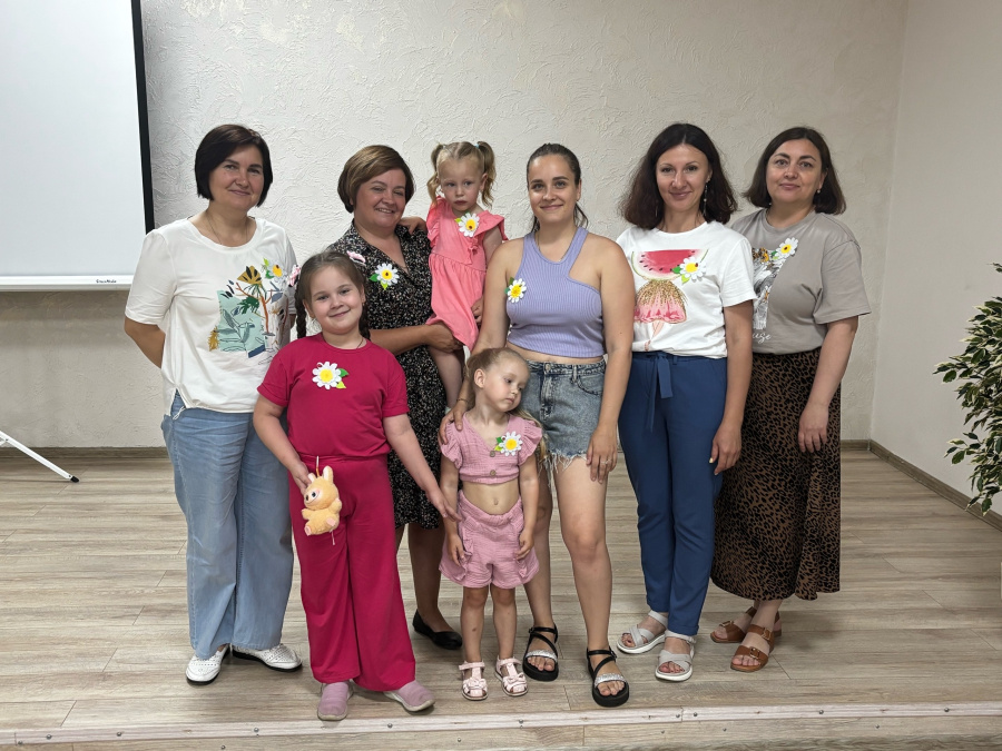 Цикл мастер-классов по созданию броши в форме ромашки