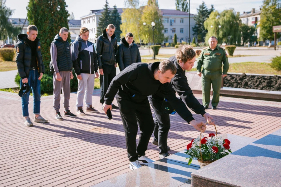 12 октября, по сложившейся традиции, с почетом провожали юношей на службу в ряды Вооруженных сил.
