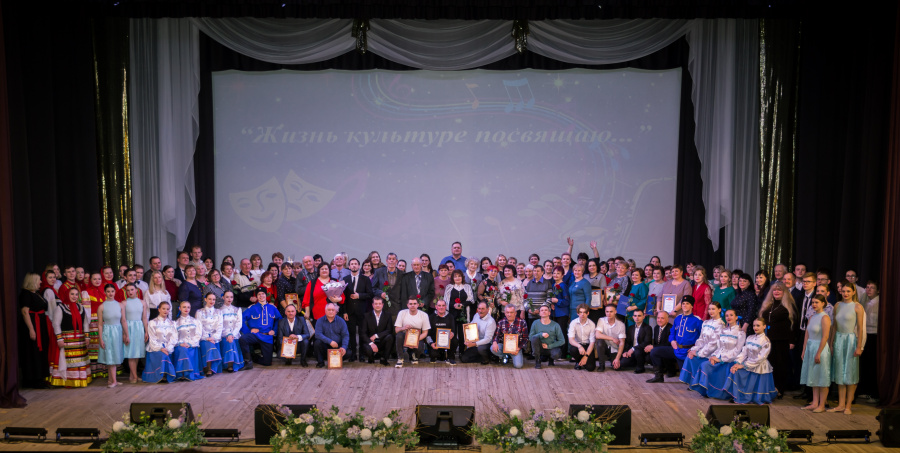 Жизнь посвящаем искусству