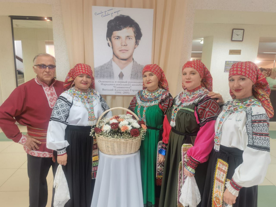 Народный фольклорный ансамбль "Кладезь" (рук. О. Бочарникова) принял участие в  концерте "Спасибо за песни...",