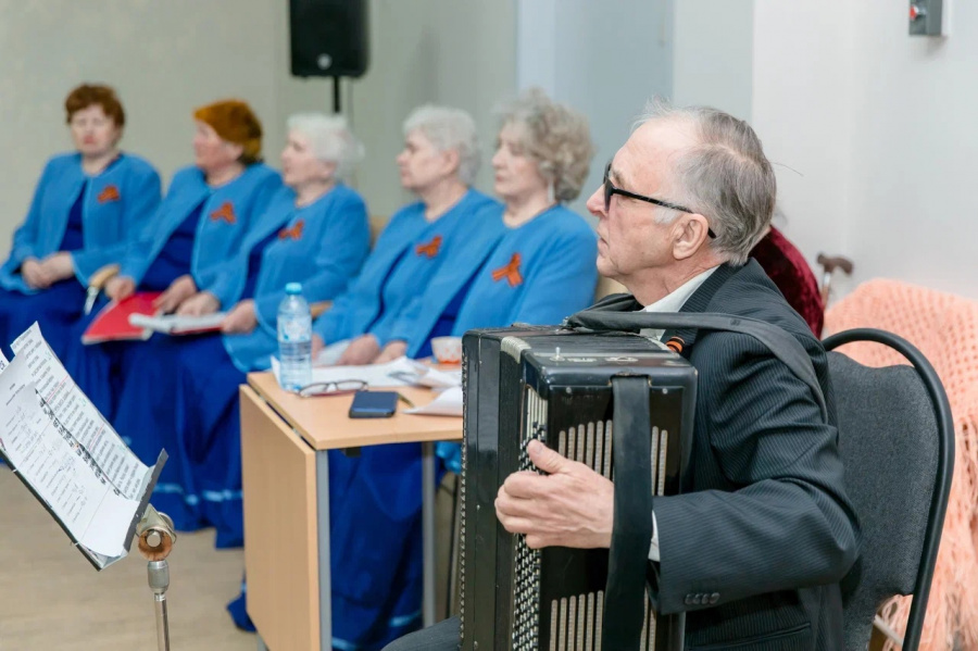 Музыкальная гостиная "Песни той весны"