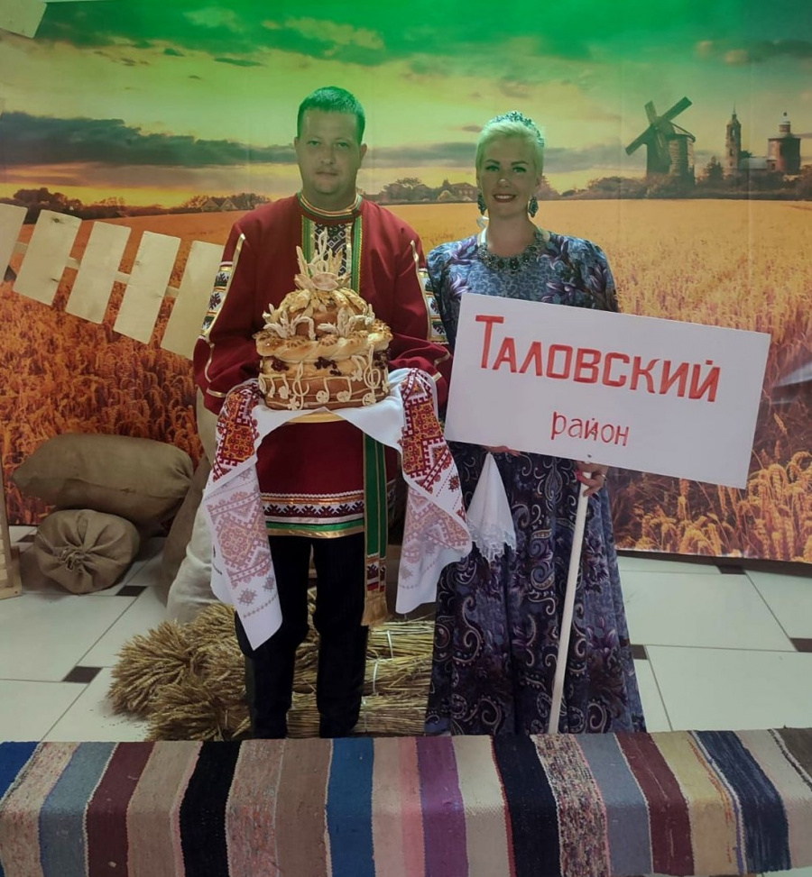 Творческие коллективы Таловского муниципального района стали лауреатами VII Областного фестиваля «Хлеб — всему голова», который прошел 19 августа в г. Калач.