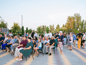 Теплую дружескую компанию собрал 3 августа "Субботний вечер" на летней площадке Культурно - досугового центра.