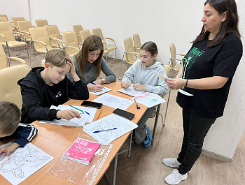 26 октября в Семейном клубе «Очаг» (руководители Маргарита Грачева и Елена Кувшинова) Культурно-досугового центра состоялась родительская гостиная «Семейные ценности», в которой приняли участие не только родители, но и их дети.
