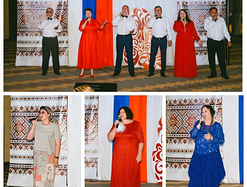 Мы признавались ей в любви!