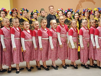 Сразу три награды получил Образцовый хореографический ансамбль «Калейдоскоп» (руководитель М. Смышникова) на Межрегиональном конкурсе-фестивале хореографического искусства "Курская дуга", который проходил с 11 по 13 октября в Клинской детской школе искусс