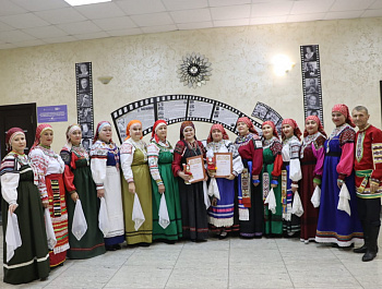 4 ноября народный фольклорный ансамбль «Кладезь» (руководитель Бочарникова О. И.) МКУ «КДЦ» и вокальный ансамбль «Ивушки» (руководитель Горбунова М. А.) Михинского СДК приняли участие в XXXII фестивале фольклора и ремёсел «На Казанскую в Хохле».