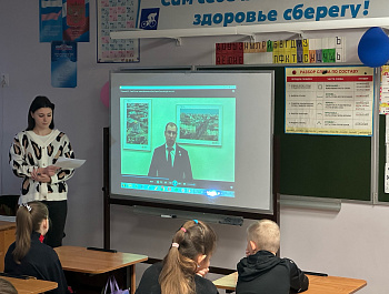 Работники Культурно-досугового центра провели тематическую встречу «Великий подвиг народа», посвященную Дню героев Отечества.