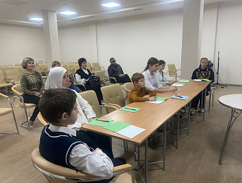 Музыкально-поэтический клуб «Полет души» (руководитель Светлана Насонова) пригласил юных поэтов на мастер-класс по стихосложению "Волшебство поэтических строк"