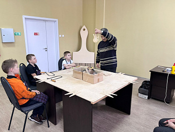 Мастер-класс по контурной резьбе «Новогодняя игрушка из фанеры».