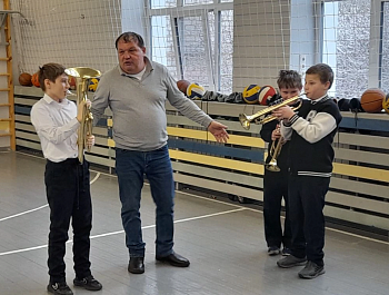  «Знакомство с миром духовых инструментов».