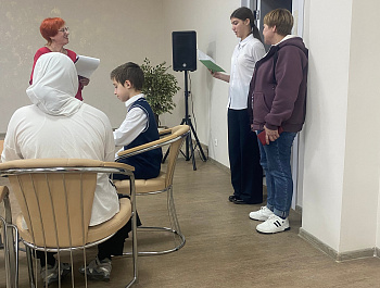 Музыкально-поэтический клуб «Полет души» (руководитель Светлана Насонова) пригласил юных поэтов на мастер-класс по стихосложению "Волшебство поэтических строк"