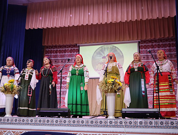 4 ноября народный фольклорный ансамбль «Кладезь» (руководитель Бочарникова О. И.) МКУ «КДЦ» и вокальный ансамбль «Ивушки» (руководитель Горбунова М. А.) Михинского СДК приняли участие в XXXII фестивале фольклора и ремёсел «На Казанскую в Хохле».