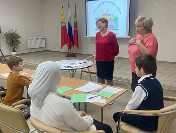 Музыкально-поэтический клуб «Полет души» (руководитель Светлана Насонова) пригласил юных поэтов на мастер-класс по стихосложению "Волшебство поэтических строк"