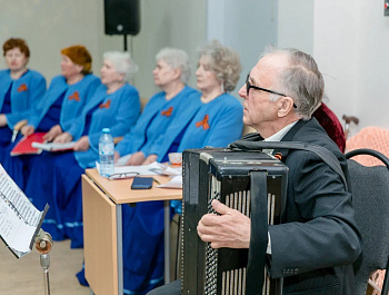 Музыкальная гостиная "Песни той весны"