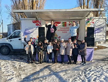 Праздничный концерт «Весенняя симфония» в честь Международного женского дня.